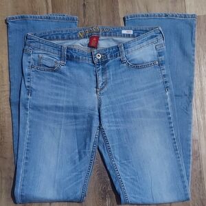 Arizona Jean Company Women's Light Blue Straight Leg Jeans Size 9